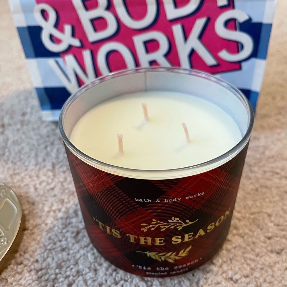 🎅🏼🎄 🆕 Bath & Body Works ‘Tis the Season Candle ⭐️ - Picture 4 of 4